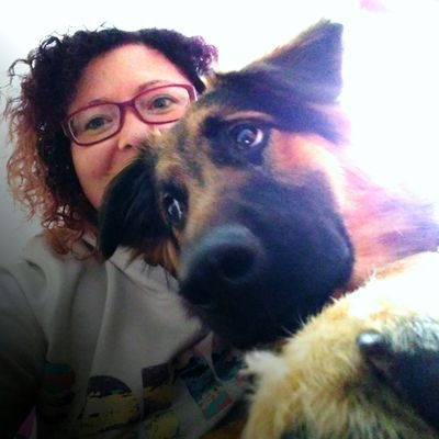 Bettina Dutzler mit Schäferhund Mischling Paula